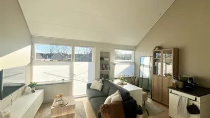 Charmerende andelsbolig med åben førstesal/stor hems