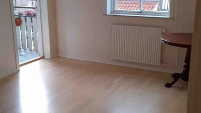 Dejligt, lys 4v lejlighed med altan nær Skanderborg Sø